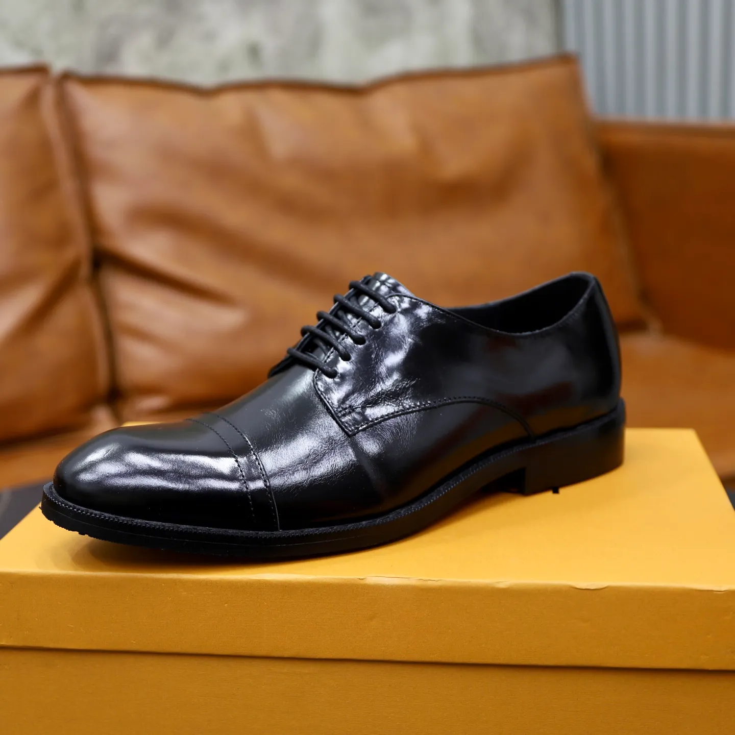 Ex-factory price: 500💰🙅‍♂️🙅‍♂️🙅‍♂️ Brand: LV Louis Vuitton Standard code: Men's size 38-44 (45 can be customized) Grade: Same style as the official website Original order quality Material: Original cowhide surface Comfortable cowhide lining Original outsole Style category: Men's fashionable casual leather shoes Distinguished big-name luxury elements Top luxury Color: actual picture color